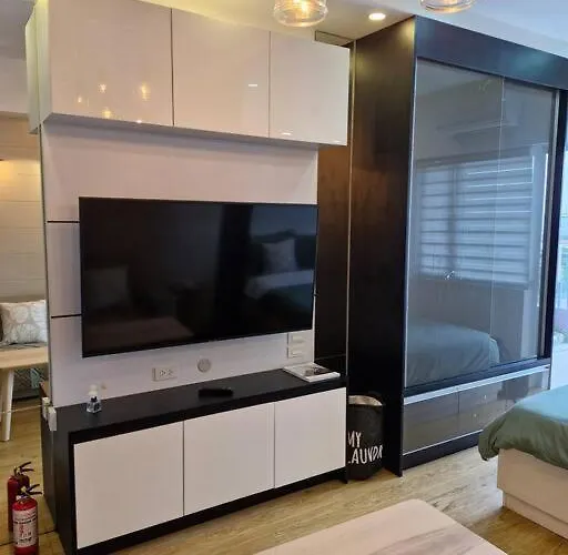 Apartamento Cozy Retreat W Balcony, Netflix, 100 Mbps Internet, Pool, Near Bgc *