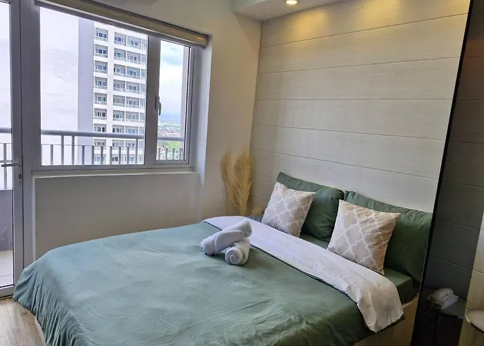 Cozy Retreat W Balcony, Netflix, 100 Mbps Internet, Pool, Near Bgc Apartamento Manila