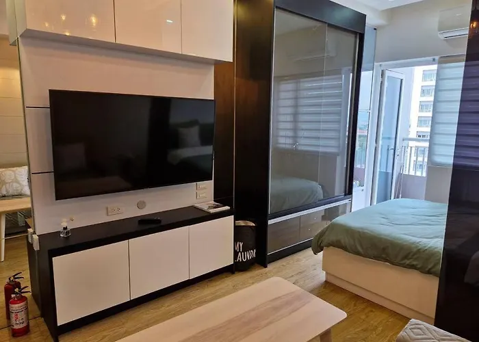 Cozy Retreat W Balcony, Netflix, 100 Mbps Internet, Pool, Near Bgc Apartamento Manila