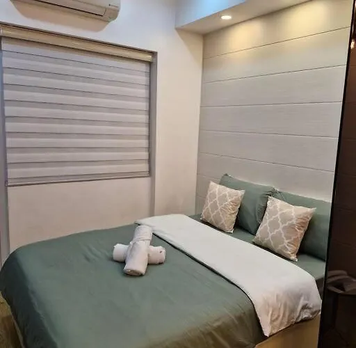 Cozy Retreat W Balcony, Netflix, 100 Mbps Internet, Pool, Near Bgc